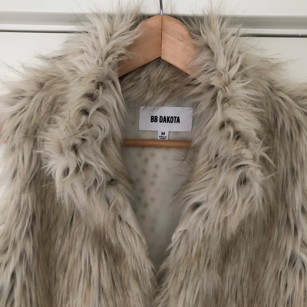 BB Dakota Faux Fur Vest - Picture 9 of 10